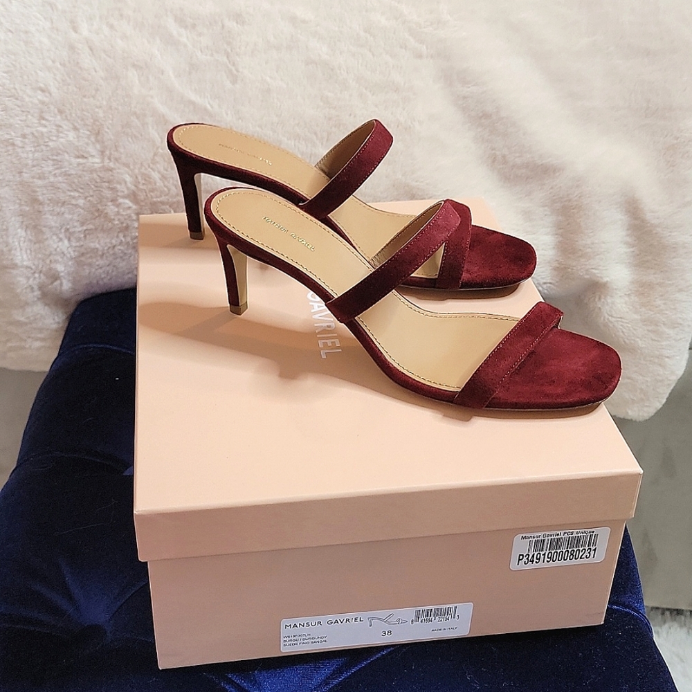 NIB. MANSUR GAVRIEL Fino sandal in burgundy suede